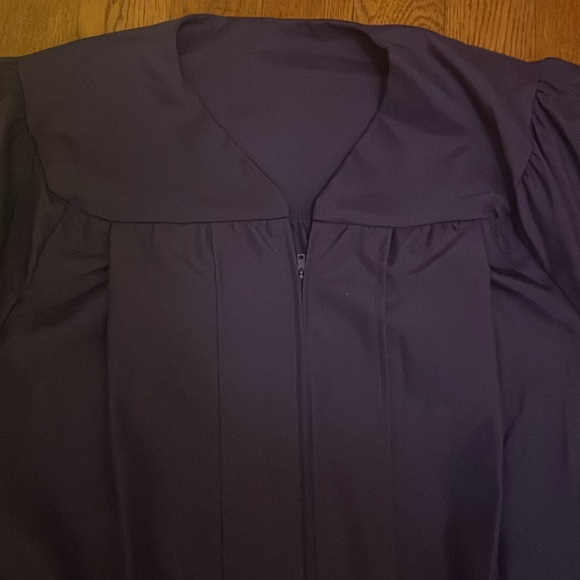 Graduation gown - Picture 6 of 6